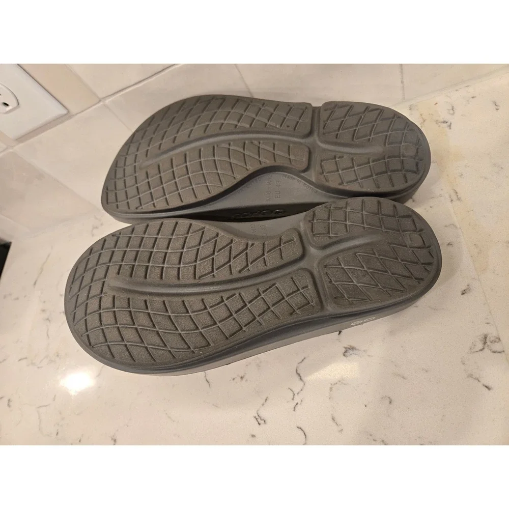 Oofos OOahh Slide Sandals Mens 10 Womens 12 Slate Grey Recovery Footwear EU 43